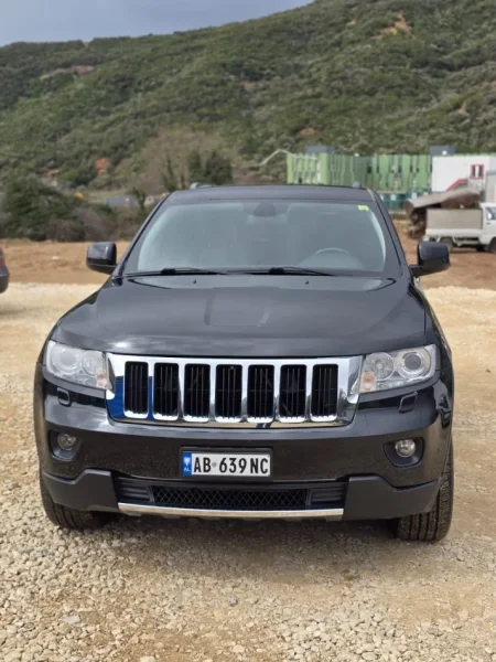 Tirane, shes Jeep Grand Cherokee 3.0 nafte viti 2012 automat Nafte, e zeze automatik Klima 11.500 €