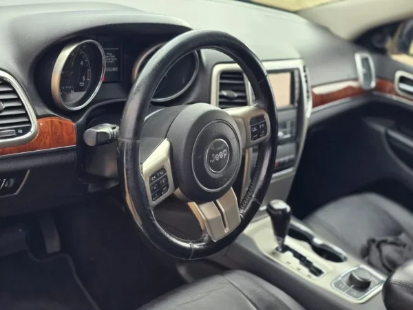 Tirane, shes Jeep Grand Cherokee 3.0 nafte viti 2012 automat Nafte, e zeze automatik Klima 11.500 €