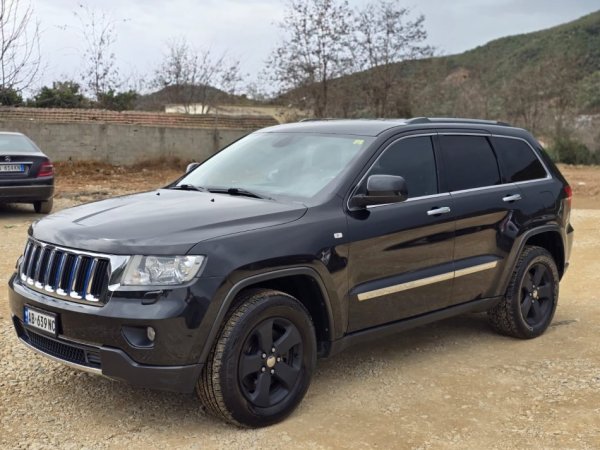 Tirane, shes Jeep Grand Cherokee 3.0 nafte viti 2012 automat Nafte, e zeze automatik Klima 11.500 €