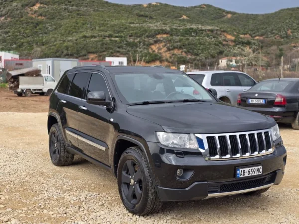 Tirane, shes Jeep Grand Cherokee 3.0 nafte viti 2012 automat Nafte, e zeze automatik Klima 11.500 €