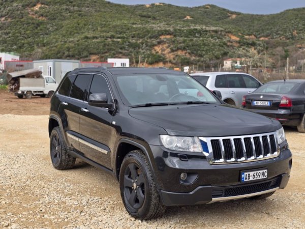 Tirane, shes Jeep Grand Cherokee 3.0 nafte viti 2012 automat Nafte, e zeze automatik Klima 11.500 €