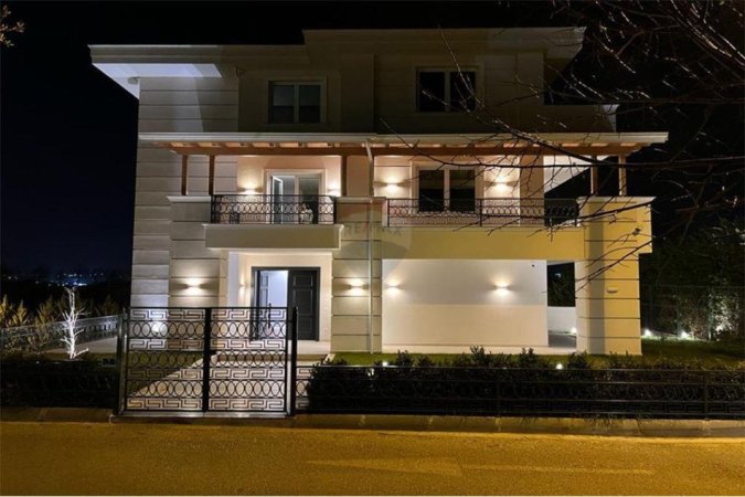 Tirane, jepet me qera Vile 5+1+Aneks+Ballkon Kati 2, 600 m² 5.000 € 