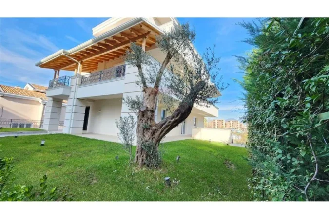 Tirane, jepet me qera Vile 5+1+Aneks+Ballkon Kati 2, 600 m² 5.000 € 