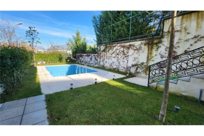 Tirane, jepet me qera Vile 5+1+Aneks+Ballkon Kati 2, 600 m² 5.000 € 