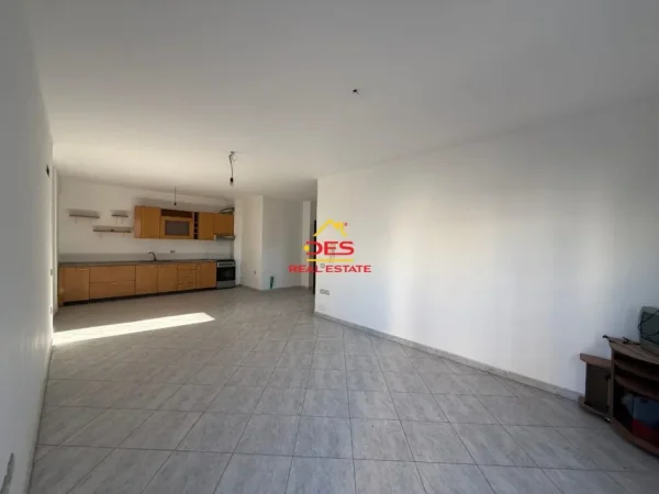 Vlore, shitet apartament 2+1+Ballkon Kati 2, 118 m² 200.000 € (Rruga Çamëria)