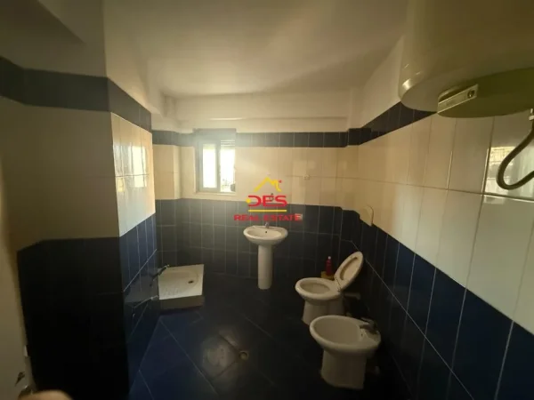 Vlore, shitet apartament 2+1+Ballkon Kati 2, 118 m² 200.000 € (Rruga Çamëria)