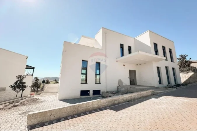 Tirane, shitet Vile 5+1+Aneks+Ballkon Kati 2, 444 m² 850.000 € 