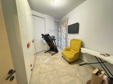 Tirane, jepet me qera apartament 2+1 Kati 5, 92 m² (unaza e re)