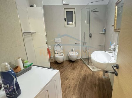 Tirane, jepet me qera apartament 2+1 Kati 5, 92 m² (unaza e re)