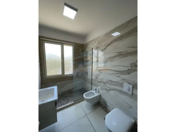 Tirane, jepet me qera apartament 1+1+Aneks+Ballkon Kati 1, 68 m² 500 € (LIQENI I THATE)