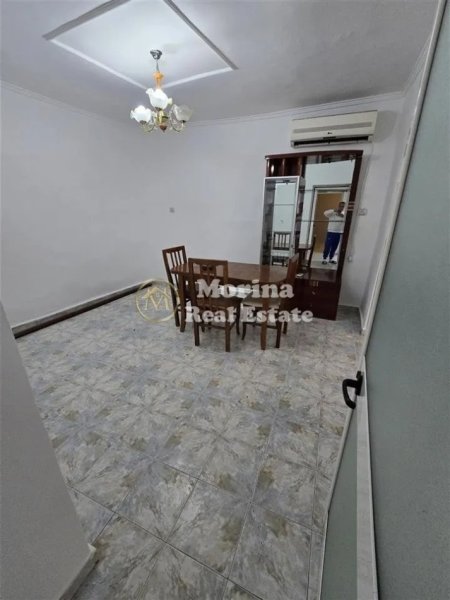 Tirane, jepet me qera apartament 1+1 Kati 1, 75 m² 350 € (QSUT)