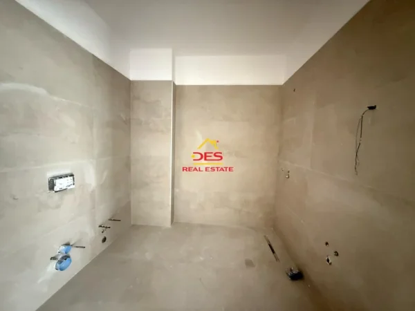 Vlore, shitet apartament 2+1+Ballkon Kati 4, 90 m² (Rruga Dhimitër Konomi)