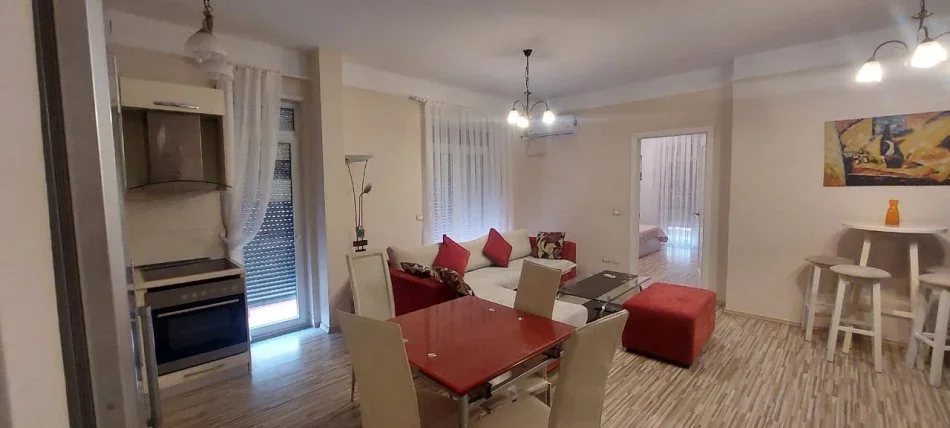 Tirane, jepet me qera apartament 2+1+Ballkon , 90 m² 790 € (Myslym Shyri)