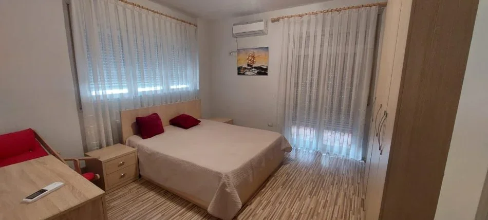 Tirane, jepet me qera apartament 2+1+Ballkon , 90 m² 790 € (Myslym Shyri)