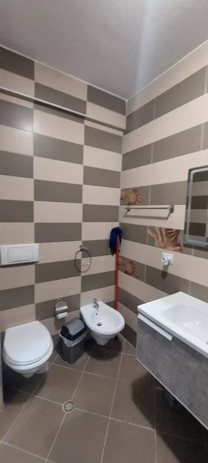 Tirane, jepet me qera apartament 2+1+Ballkon , 90 m² 790 € (Myslym Shyri)