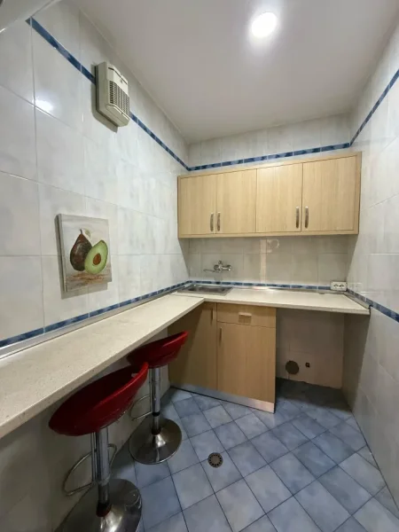Tirane, jepet me qera zyre , 110 m² 1.300 € (Blloku)