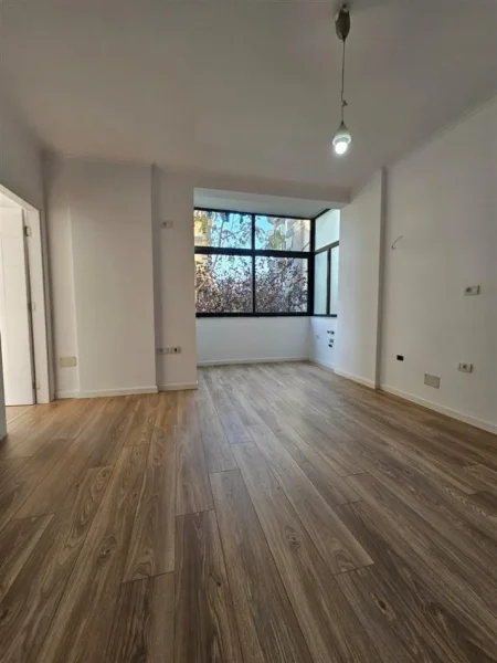 Tirane, shitet apartament 1+1 Kati 1, 45 m² 108.000 € (Rruga e Kavajes)