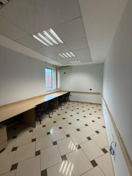 Tirane, jepet me qera zyre Kati 5, 110 m² 1.300 € (Bllok)