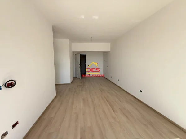 Vlore, shitet apartament 1+1+Ballkon Kati 3, 68 m² (Rruga Dhimitër Konomi)