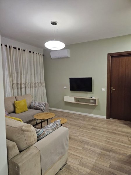 Tirane, jepet me qera apartament 1+1 Kati 4, 550 € (fusha e aviacionit)