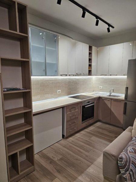 Tirane, jepet me qera apartament 1+1 Kati 4, 550 € (fusha e aviacionit)