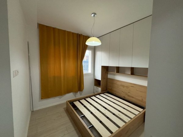 Tirane, jepet me qera apartament 2+1+Aneks+Ballkon Kati 4, 550 € (fusha e aviacionit)