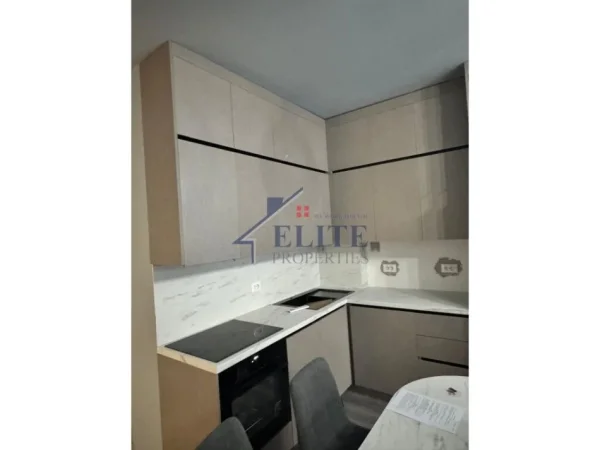 Tirane, jepet me qera apartament 1+1+Ballkon Kati 7, 65 m² 600 € (Don Bosko)