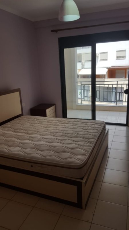 Tirane, jepet me qera apartament 1+1+Aneks+Ballkon Kati 3, 70 m² 400 € (astir)