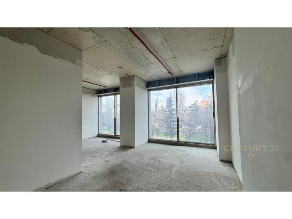 Tirane, jepet me qera ambjent biznesi Kati 2, 154 m² 7.000 € (Downtown one)