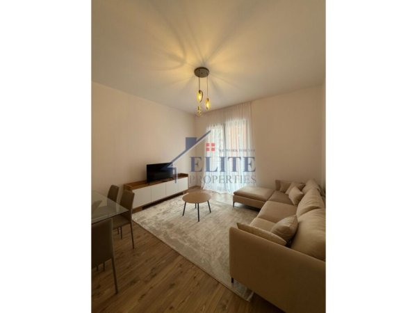 Tirane, jepet me qera apartament 1+1+Ballkon Kati 3, 78 m² 700 € (Kompleksi Delijorgji)