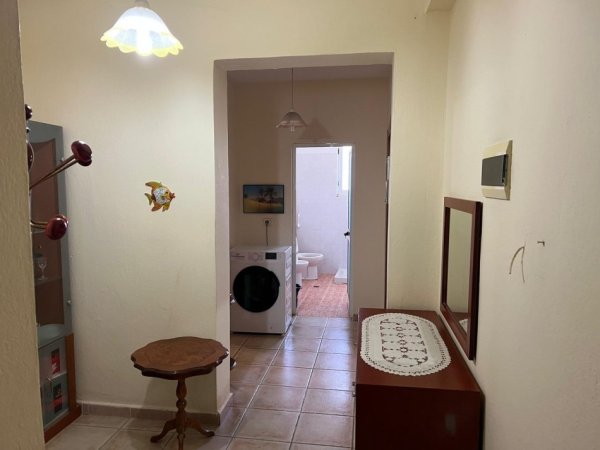 Tirane, jepet me qera apartament 1+1+Aneks+Ballkon Kati 8, 570 € (komuna e parisit)