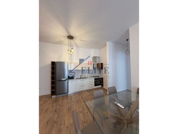 Tirane, jepet me qera apartament 1+1+Ballkon Kati 3, 78 m² 700 € (Kompleksi Delijorgji)