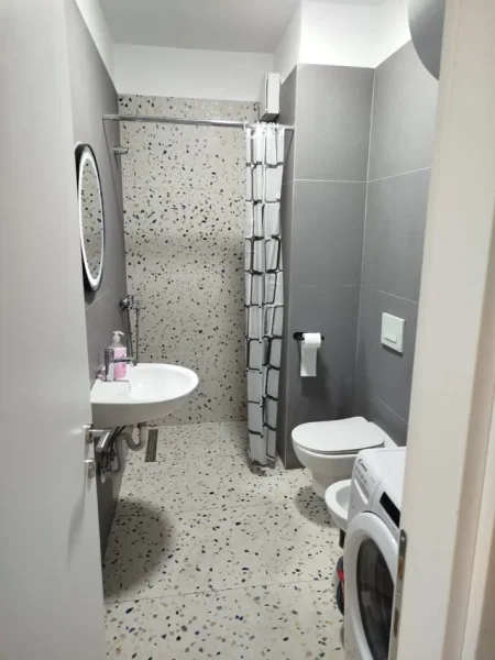 Tirane, jepet me qera apartament 1+1 Kati 7, 56 m² 500 € (Univers City)