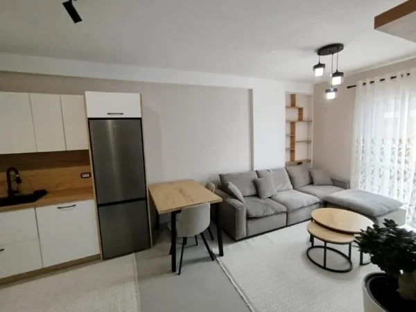 Tirane, jepet me qera apartament 1+1 Kati 7, 56 m² 500 € (Univers City)