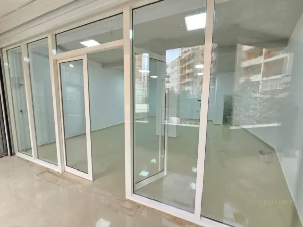 Tirane, jepet me qera ambjent biznesi Kati 2, 80 m² 700 € (Astir)