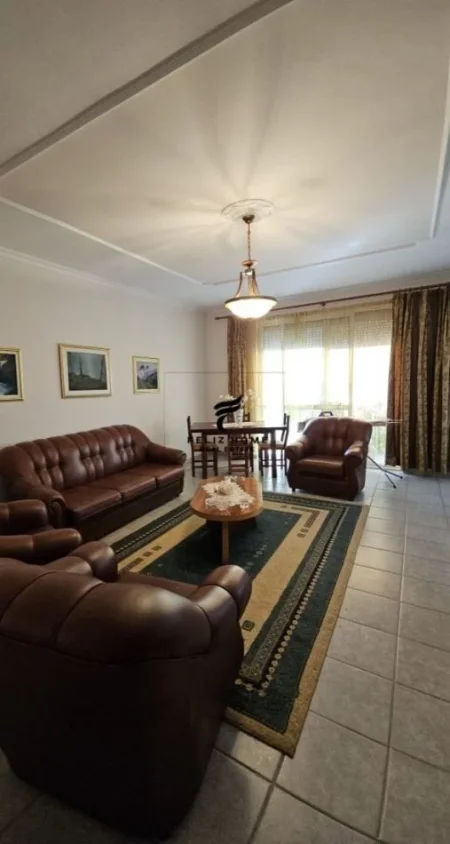 Tirane, jepet me qera apartament 3+1+Ballkon Kati 8, 144 m² 700 € (RRUGA FORTUZI)