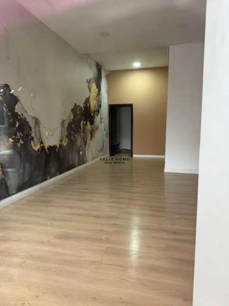 Tirane, jepet me qera dyqan Kati 0, 45 m² 850 € (KOMUNA E PARISIT)
