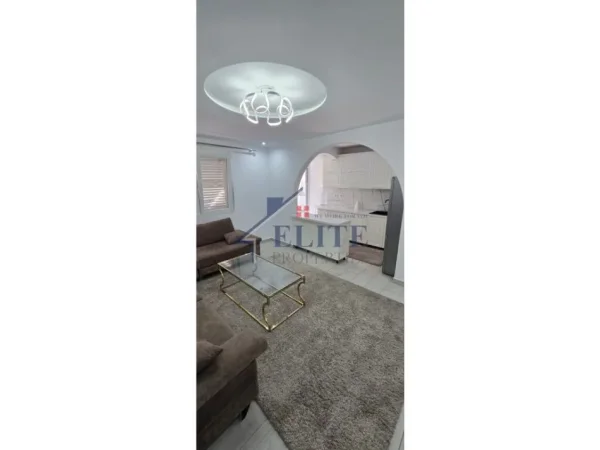 Tirane, shitet apartament 2+1+Ballkon Kati 3, 83 m² 158.000 € (Globe, Rruga e Kavajes)