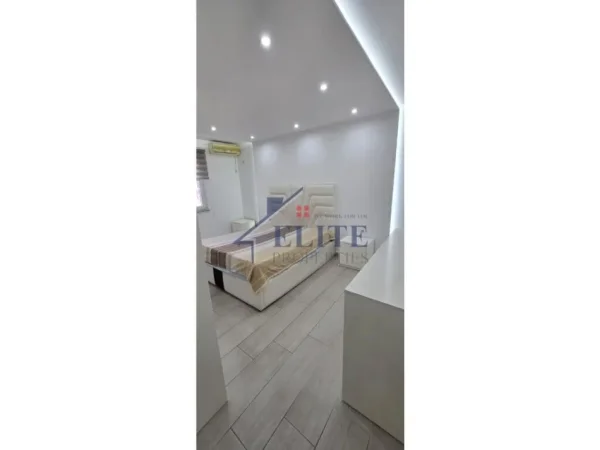 Tirane, shitet apartament 2+1+Ballkon Kati 3, 83 m² 158.000 € (Globe, Rruga e Kavajes)