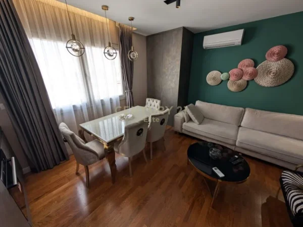 Tirane, jepet me qera apartament 1+1 Kati 6, 70 m² 800 € (Bllok)