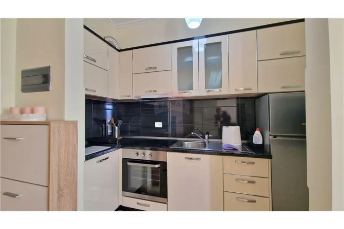 Vlore, shitet apartament 1+1+Ballkon Kati 3, 52 m² 120.000 € (Uji i Ftohte)