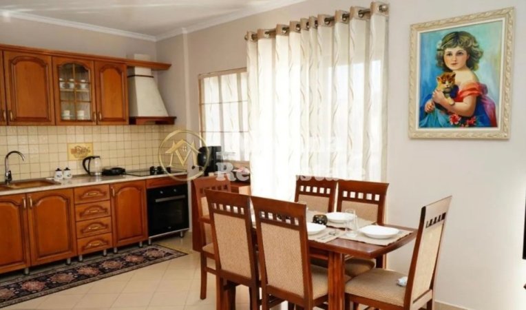 Tirane, jepet me qera apartament 2+1 Kati 5, 120 m² 780 € (Selvia)