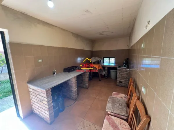 Vlore, jepet me qera ambjent biznesi Kati 0, 200 m² 500 € (Rruga Sokrat Leka)