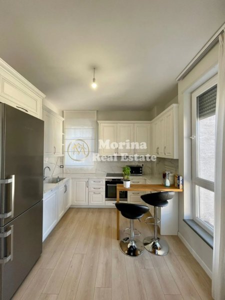 Tirane, jepet me qera apartament 3+1 Kati 3, 135 m² 1.100 € (Kopshti Botanik)
