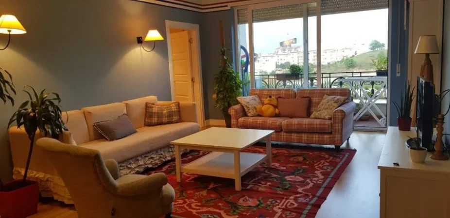 Tirane, jepet me qera apartament 3+1+Ballkon Kati 5, 133 m² 1.100 € (Kodra e Diellit)