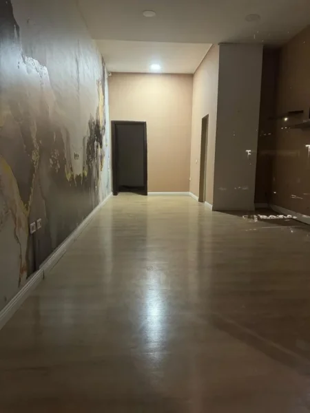 Tirane, jepet me qera dyqan Kati 0, 45 m² 850 € (KOMUNA E PARISIT)