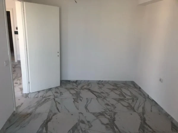 Tirane, jepet me qera ambjent biznesi Kati 7, 59 m² 1.400 € (Rruga e Kavajës)