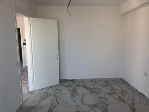 Tirane, jepet me qera ambjent biznesi Kati 7, 59 m² 1.400 € (Rruga e Kavajës)