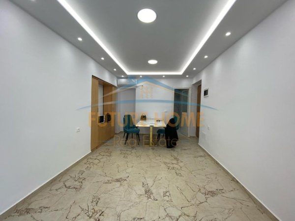 Tirane, shes dyqan Kati 0, 27 m² 150.000 € (21 dhjetori)