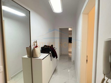 Tirane, jepet me qera apartament 1+1 Kati 2, 63 m² 550 € (UNAZA E RE)